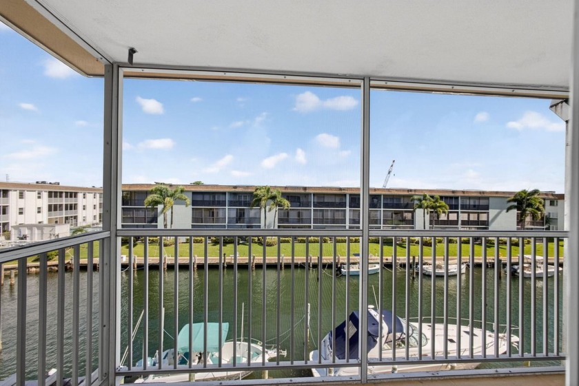 Live on the water! Neat as a pin and a great price! Beautiful - Beach Condo for sale in North Palm Beach, Florida on Beachhouse.com