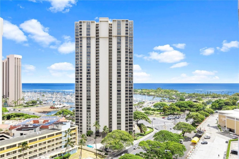 Convenient location and close to Waikiki and Convention Center - Beach Condo for sale in Honolulu, Hawaii on Beachhouse.com