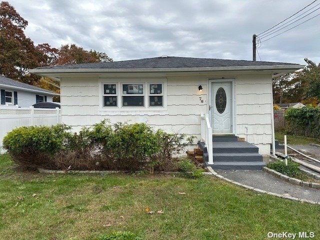 Completely renovated 3Br Ranch.  New windows throughout, new - Beach Home for sale in Shirley, New York on Beachhouse.com
