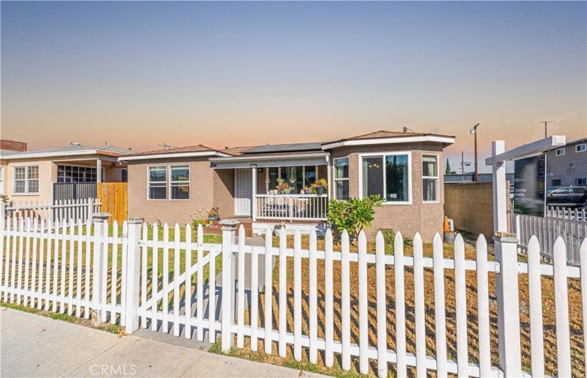 SPACIOUS POOL HOME, 2 LIVING ROOM (MAIN AND FAMILY),NEWER ROOF - Beach Home for sale in Long Beach, California on Beachhouse.com