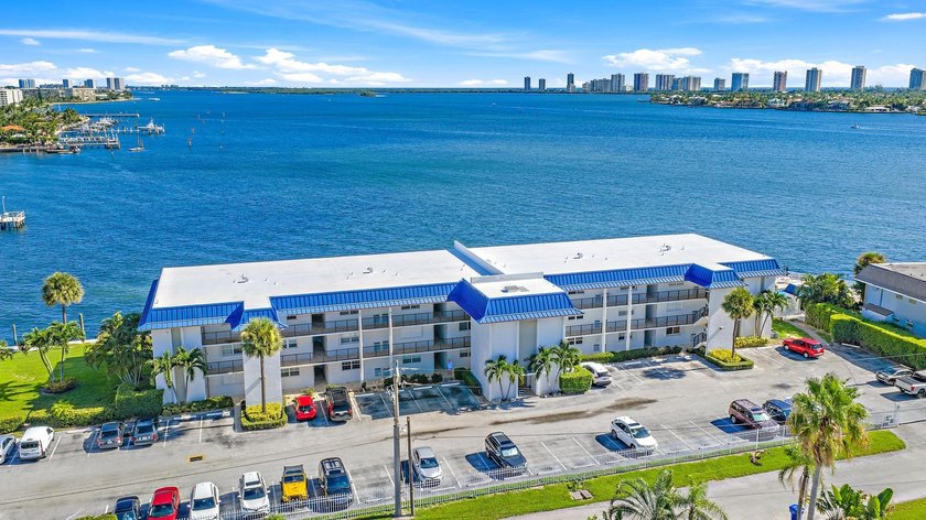 Enjoy easy waterfront living in this gated community with - Beach Condo for sale in Riviera Beach, Florida on Beachhouse.com