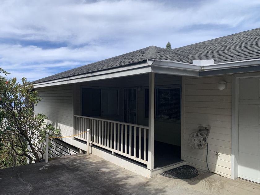 This wonderful home has outstanding wrap around ocean views of - Beach Home for sale in Kailua Kona, Hawaii on Beachhouse.com