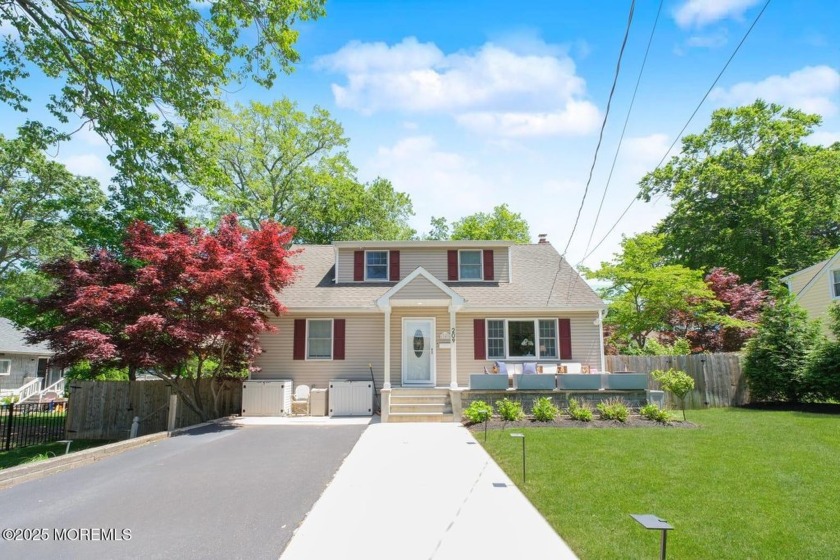 Welcome to this beautiful and sun-drenched 4 bedroom, 3 bathroom - Beach Home for sale in Oakhurst, New Jersey on Beachhouse.com