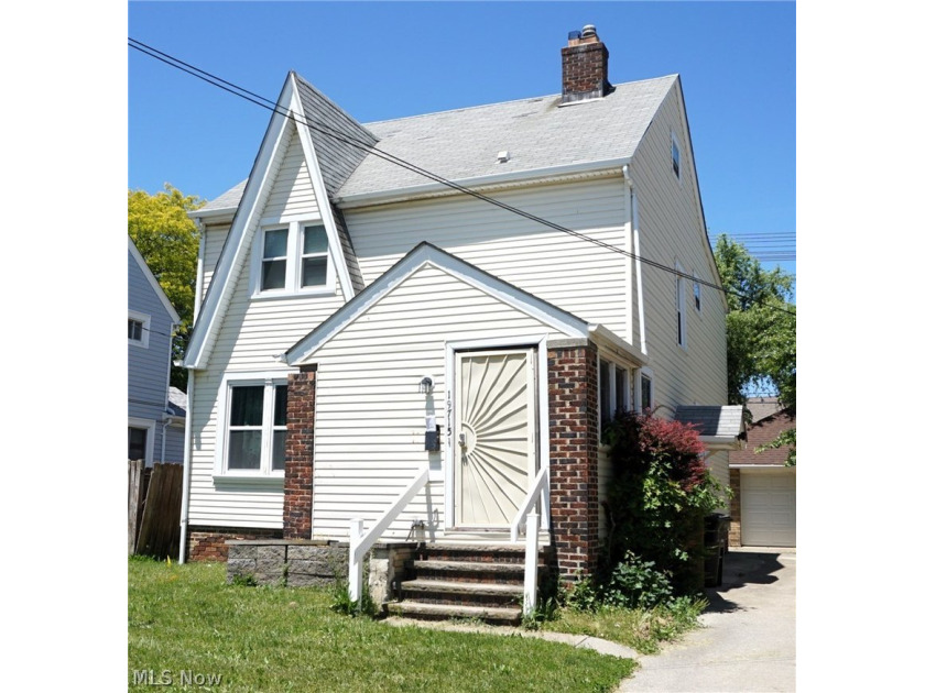 Welcome home to 19715 Cherokee. Large, renovated three-bedroom - Beach Home for sale in Cleveland, Ohio on Beachhouse.com