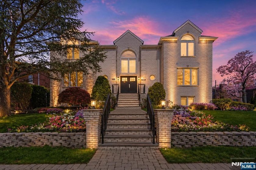 1221 Fairmount Place presents a renovated Colonial residence in - Beach Home for sale in Fort Lee, New Jersey on Beachhouse.com