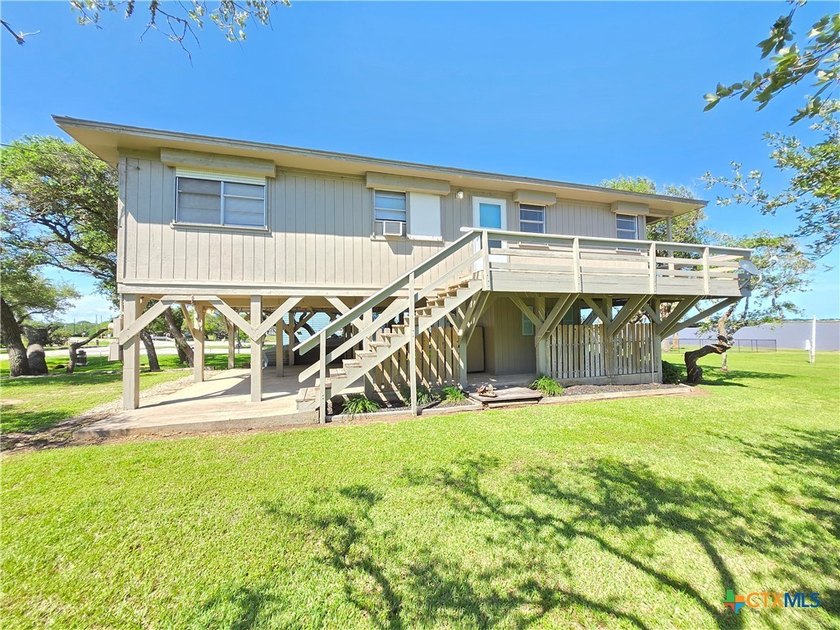WATERFRONT!!! Perfect weekend getaway on two premium, oversized - Beach Home for sale in Palacios, Texas on Beachhouse.com