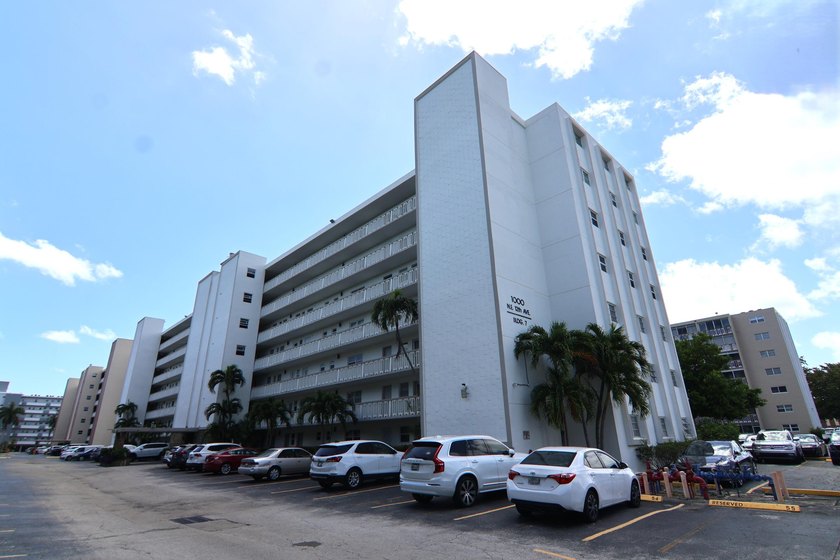 Welcome to paradise! This beautifully remodeled 1-bedroom, 1 - Beach Condo for sale in Hallandale Beach, Florida on Beachhouse.com