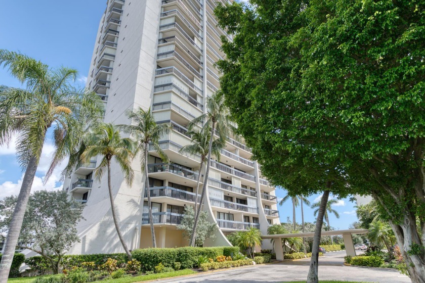 Enjoy the amazing golf course views from this spacious open 2 - Beach Condo for sale in West Palm Beach, Florida on Beachhouse.com