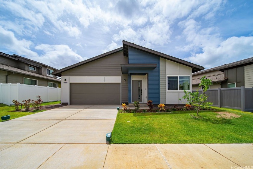 **17 OWNED SOLAR PANELS and 2 POWERWALLS ** Come enjoy this - Beach Home for sale in Ewa Beach, Hawaii on Beachhouse.com