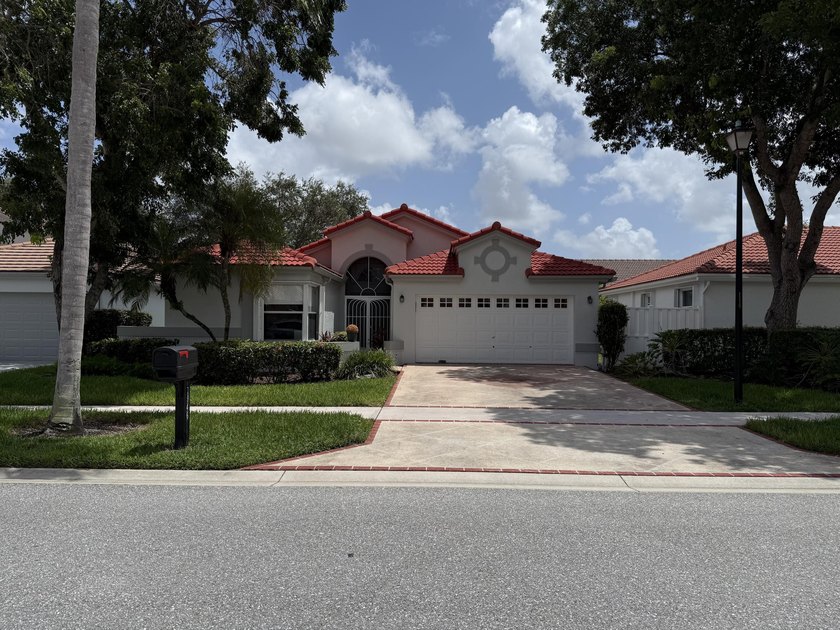 Renovated 3BR/2BA Lakefront Home in a 55+ Community! Welcome to - Beach Home for sale in Boynton Beach, Florida on Beachhouse.com