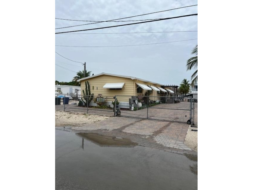 Spacious 3/2 Double wide mobile home on a 6,600 SF lot - Beach Home for sale in Key Largo, Florida on Beachhouse.com