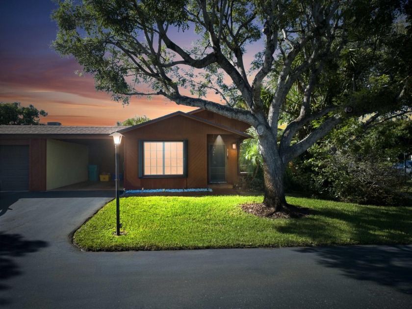 *1 MONTH PAID HOA DUES* Rarely available, minutes from the ocean - Beach Home for sale in Boynton Beach, Florida on Beachhouse.com