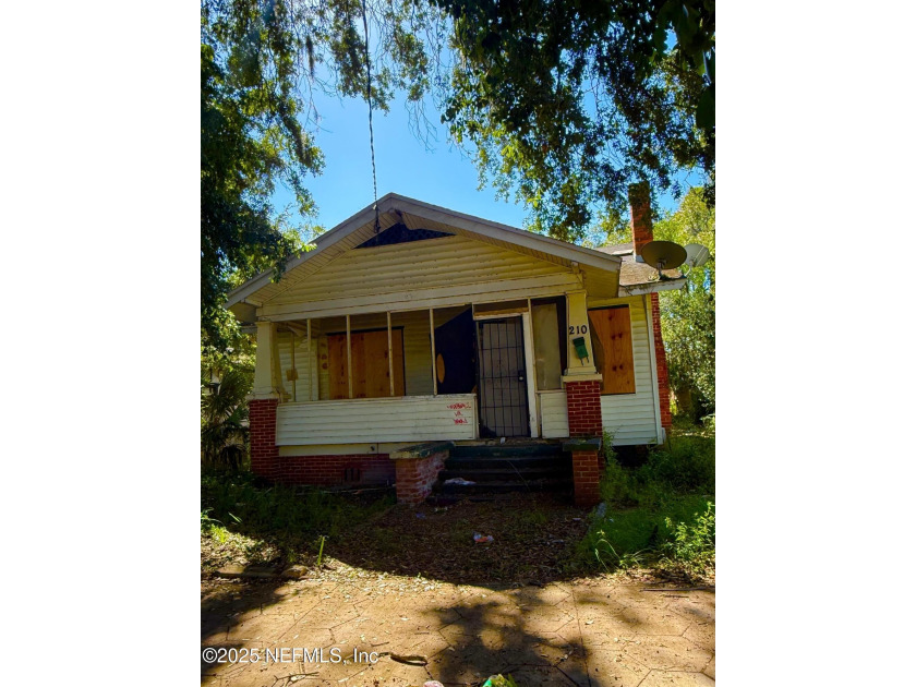 Home has A/C unit, 3 bedrooms, 1 bathroom, formal living room - Beach Home for sale in Jacksonville, Florida on Beachhouse.com