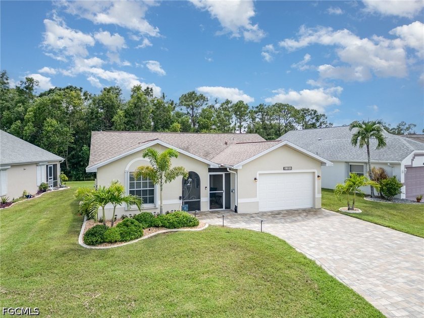 Welcome to your sun-soaked retreat in the heart of Southwest - Beach Home for sale in North Fort Myers, Florida on Beachhouse.com