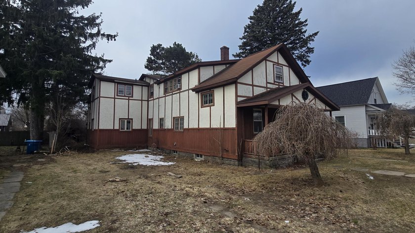 Looking for a project? This five bedroom, three bath home is in - Beach Home for sale in Ludington, Michigan on Beachhouse.com