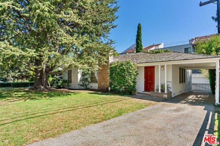 Welcome to this delightful 3-bedroom, 2.5-bathroom home - Beach Home for sale in Pacific Palisades, California on Beachhouse.com