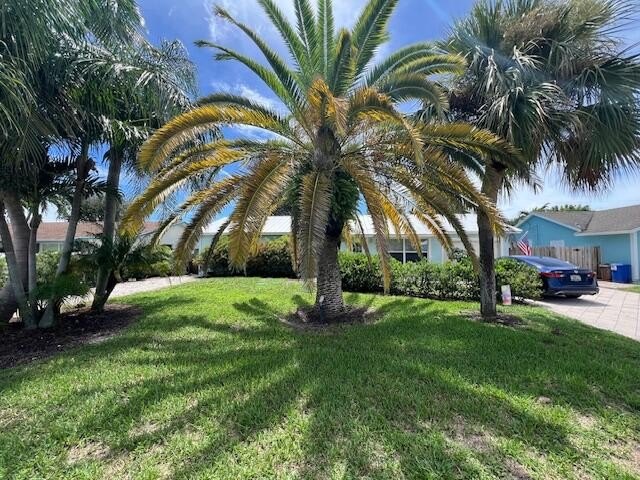 Looking to settle down in a small town, look no further! This - Beach Home for sale in Hobe Sound, Florida on Beachhouse.com