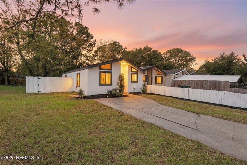 Welcome home! This beautifully renovated 2 bedroom, 2 bathroom - Beach Condo for sale in Jacksonville, Florida on Beachhouse.com