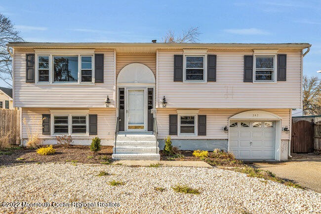 Re-listed due to buyer performance. Split level home on - Beach Home for sale in Brick, New Jersey on Beachhouse.com