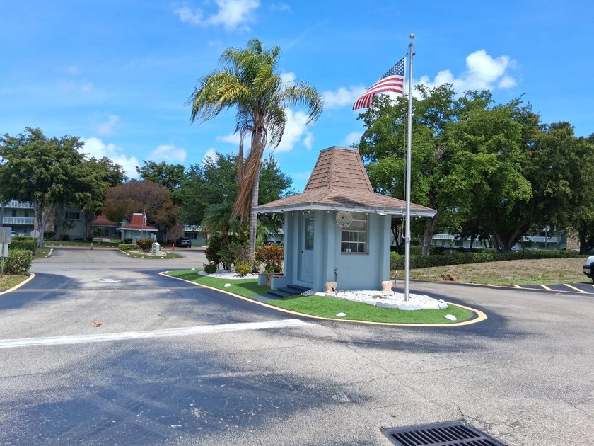 2100 Springdale Blvd - Beach Condo for sale in Palm Springs, Florida on Beachhouse.com