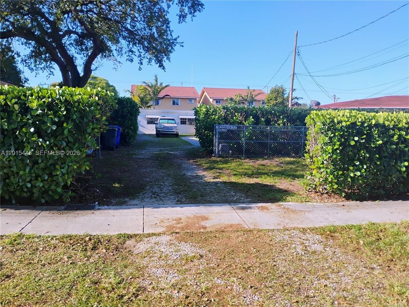 HOLLYWOOD BEACH GARDENS Owner Bought it AS-IS Cash Only and - Beach Home for sale in Hollywood, Florida on Beachhouse.com