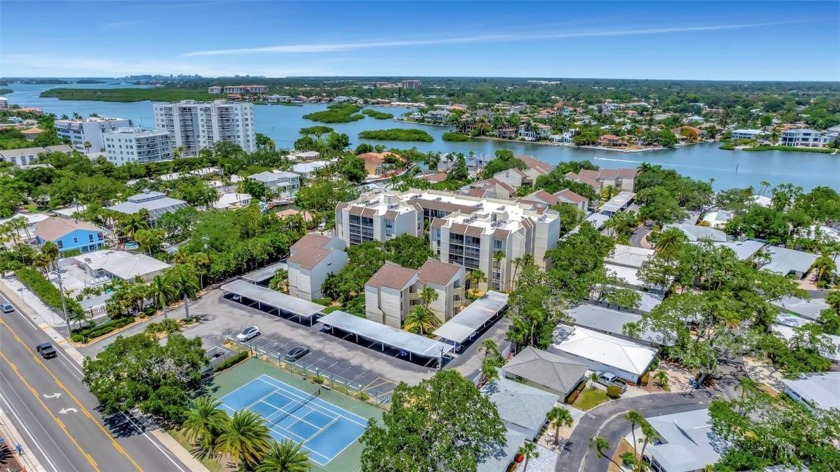 SOLID CONSTRUCTION & STRATEGIC LOCATION...Discover peace  of - Beach Condo for sale in Sarasota, Florida on Beachhouse.com