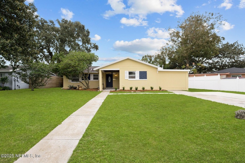 *** 3 Bed, 1 Bath Beach Bungalow! Just Blocks from the Ocean and - Beach Home for sale in Jacksonville Beach, Florida on Beachhouse.com