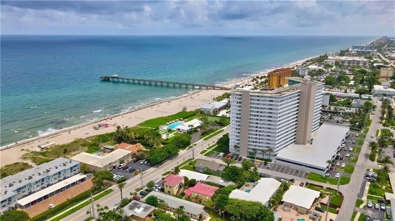 DIRECT OCEANFRONT at a discount! Unique opportunity for a - Beach Condo for sale in Deerfield Beach, Florida on Beachhouse.com