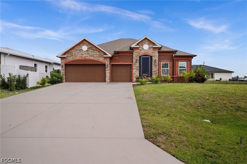 Priced below market for a fast sale, this move-in-ready - Beach Home for sale in Cape Coral, Florida on Beachhouse.com