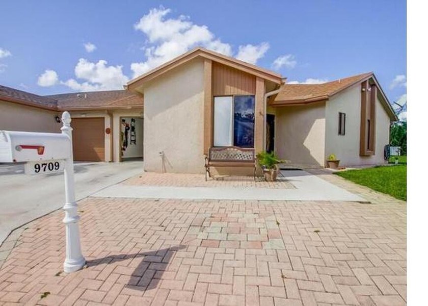 Come see and enjoy this adorable two bedroom two bath (3rd room - Beach Home for sale in Boca Raton, Florida on Beachhouse.com