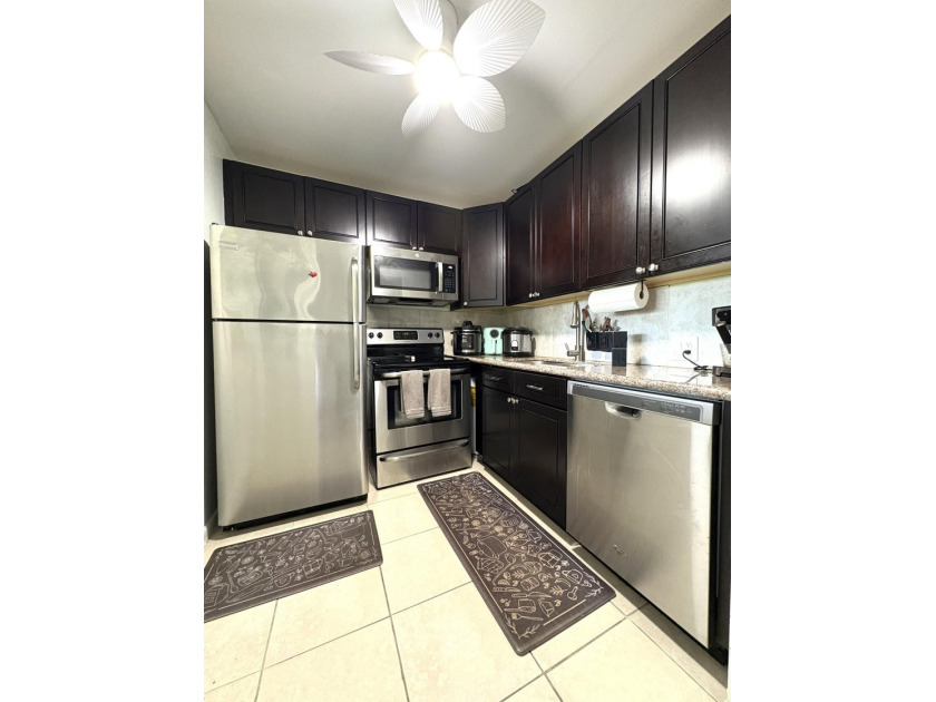 Use GPS. Spacious bright unit at Century Village Boca Raton - Beach Condo for sale in Boca Raton, Florida on Beachhouse.com