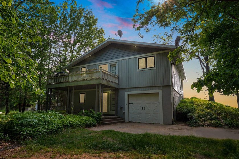 This Lake Michigan retreat offers breathtaking panoramic views - Beach Home for sale in South Haven, Michigan on Beachhouse.com