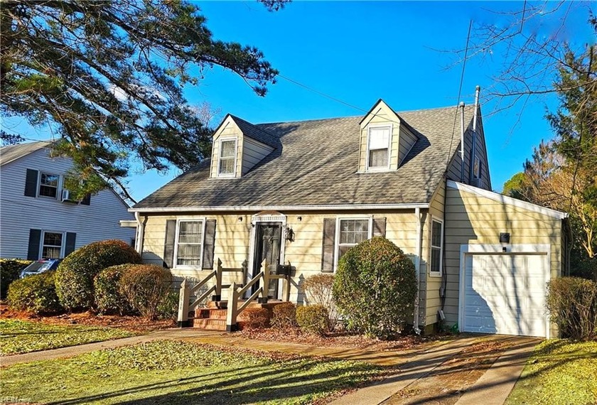 Fantastic opportunity to purchase this loved family home on a - Beach Home for sale in Norfolk, Virginia on Beachhouse.com