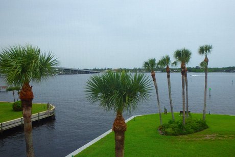 MAGNIFICENT WIDE RIVER VIEWS! This unique penthouse corner unit - Beach Condo for sale in Stuart, Florida on Beachhouse.com