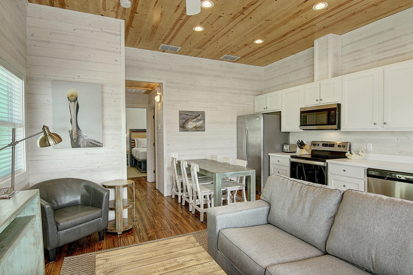 Island style bungalow. Community Pool! Close to the - Beach Vacation Rentals in Port Aransas, Texas on Beachhouse.com