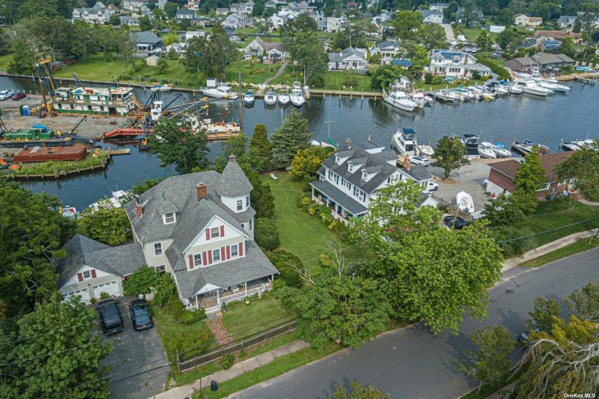 Waterfront 2 family home, 105 feet of bulkhead 5-6 boat slips, 2 - Beach Townhome/Townhouse for sale in Bay Shore, New York on Beachhouse.com