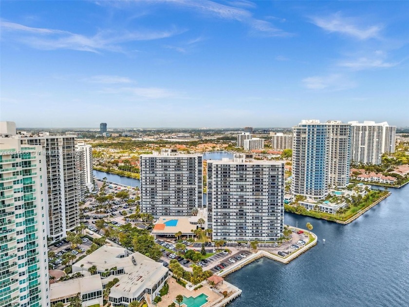 BEAUTIFUL UNIT IN VERY DESIRABLE WATERVIEW COMPLEX. 3/3 ON THE - Beach Condo for sale in Aventura, Florida on Beachhouse.com