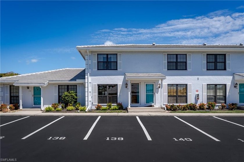 Charming Townhouse in San Marco Villas! Enjoy the comfort and - Beach Townhome/Townhouse for sale in Marco Island, Florida on Beachhouse.com
