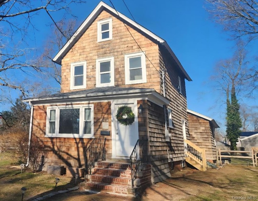 'HOME SWEET HOME' WELCOME to 243 Locust Avenue, Babylon Village - Beach Home for sale in Babylon, New York on Beachhouse.com
