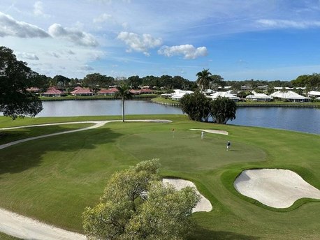 This beautiful Penthouse unit overlooking the green on the 2nd - Beach Condo for sale in Atlantis, Florida on Beachhouse.com