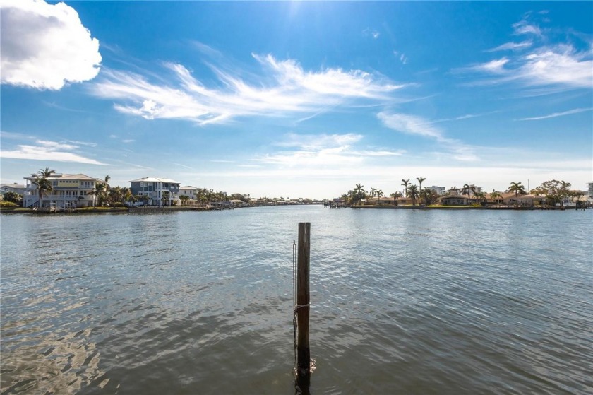 ISLAND ESTATES WATERFRONT 4bdrm 3 bath home with guest ensuite - Beach Home for sale in Clearwater Beach, Florida on Beachhouse.com