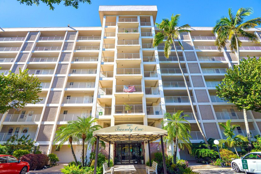 Large1-bedroom, 1.5-bathroom Condo in Palm Aire Country Club - Beach Condo for sale in Pompano Beach, Florida on Beachhouse.com