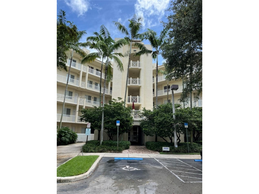 Luxurious 2 bedroom REMODELED Condo. HOA ONLY $522/mo!! The open - Beach Condo for sale in Pompano Beach, Florida on Beachhouse.com