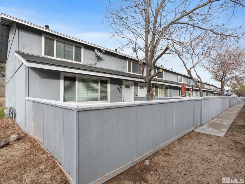 Charming End-Unit 3bd/2 bath townhome w/attached 2 car garage - Beach Townhome/Townhouse for sale in Carson City, Nevada on Beachhouse.com