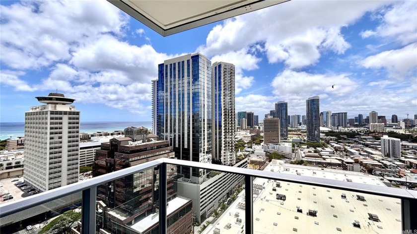 Beautiful 2 bd/2ba/2pa unit in Azure Ala Moana with STORAGE ROOM - Beach Condo for sale in Honolulu, Hawaii on Beachhouse.com