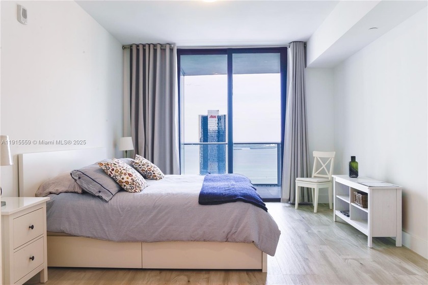 Spectacular upgraded unit at the iconic 1010 Brickell with - Beach Condo for sale in Miami, Florida on Beachhouse.com