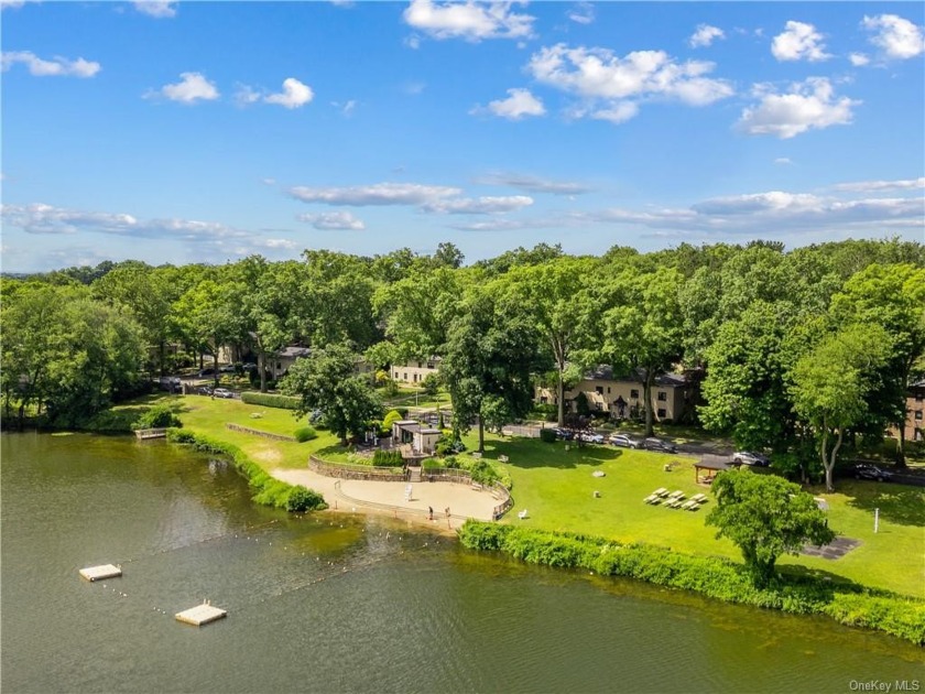 Welcome to 6 Channing Place, Unit 1L, Eastchester, NY 10709! - Beach Home for sale in Eastchester, New York on Beachhouse.com