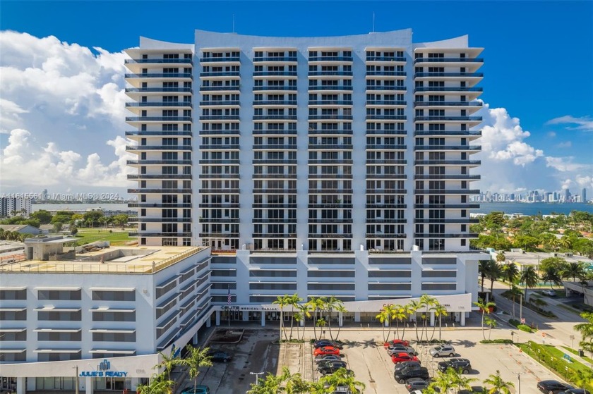 Beautiful 2 bed/2 bath unit with panoramic views of Biscayne Bay - Beach Condo for sale in North Bay Village, Florida on Beachhouse.com