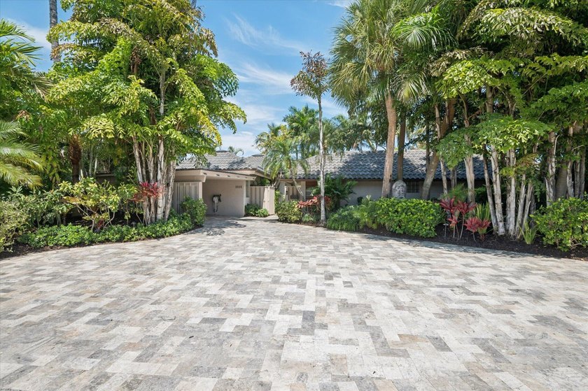 Exceptional waterfront residence in the exclusive and highly - Beach Home for sale in Fort Lauderdale, Florida on Beachhouse.com