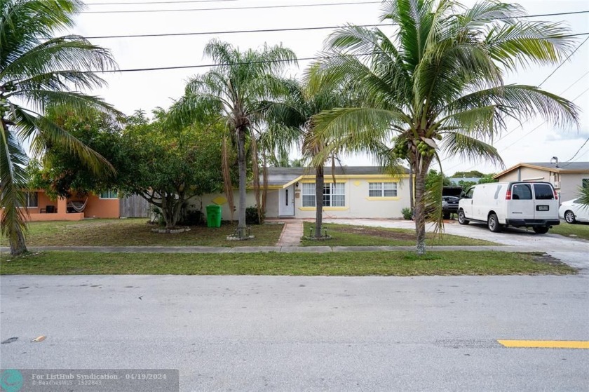 Explore your dream home! This 3-bed, 2-bath gem is ideal for - Beach Home for sale in Sunrise, Florida on Beachhouse.com